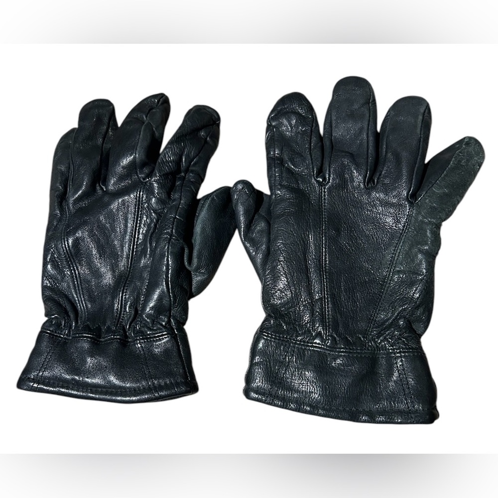 Black Auclair deer skin men’s gloves. Some wear from age.